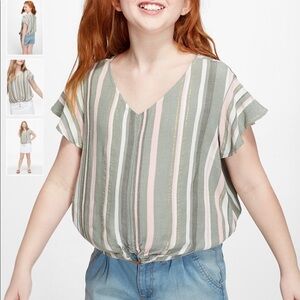 Flutter sleeve hem top